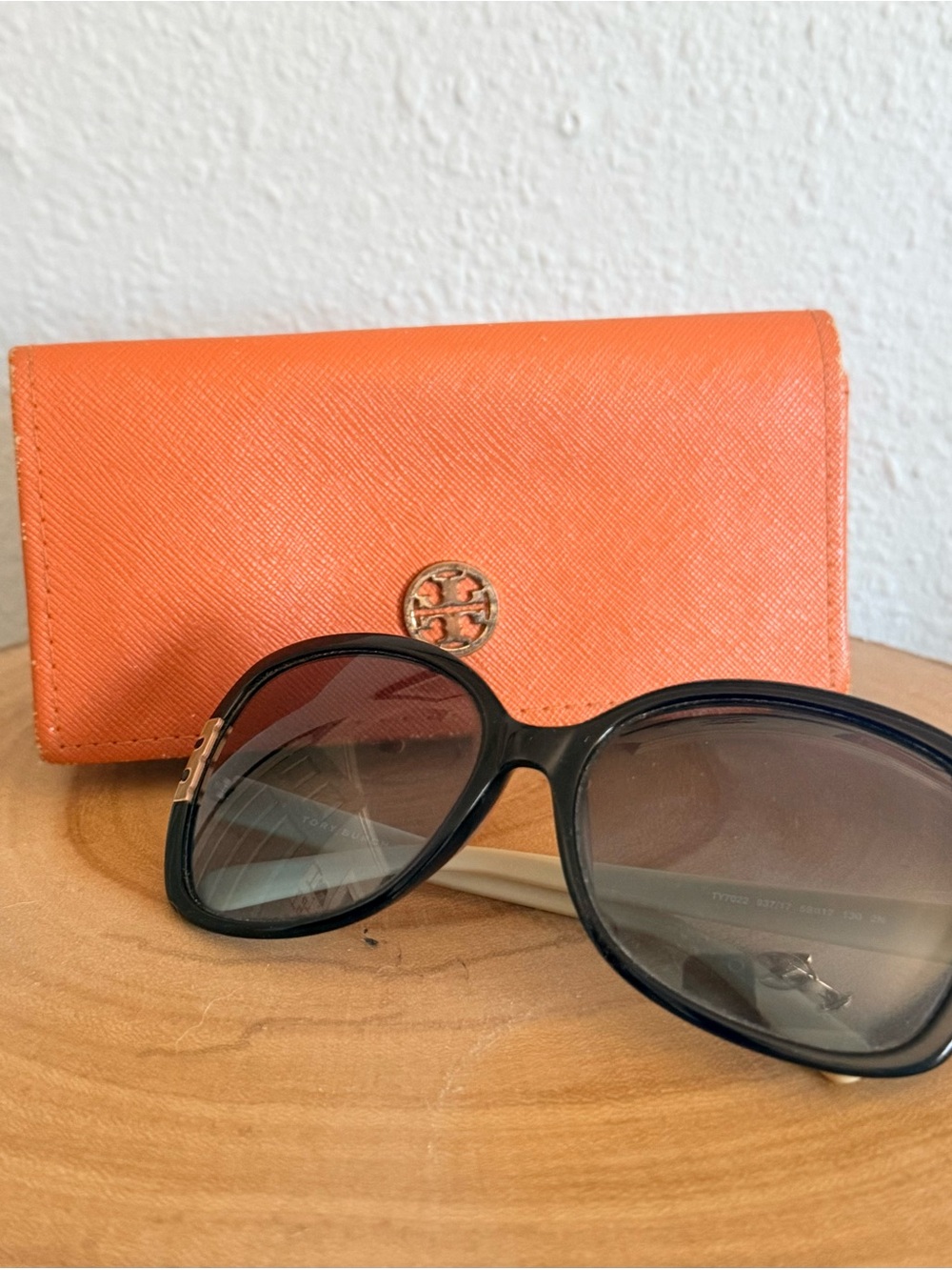 Tory Burch Sunglasses Navy & Cream, Gradient Lense with Orange Logo Leather Case